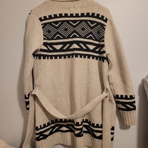 Women's Geometric Pattern Sweater - Black and Cream